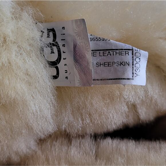 UGG BAILEY BUTTON TRIPLET II WATER RESISTANT BOOTS - Picture 11 of 12